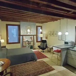 studio-apartment-san-marco-1825.hotelslidodijesolo.com/